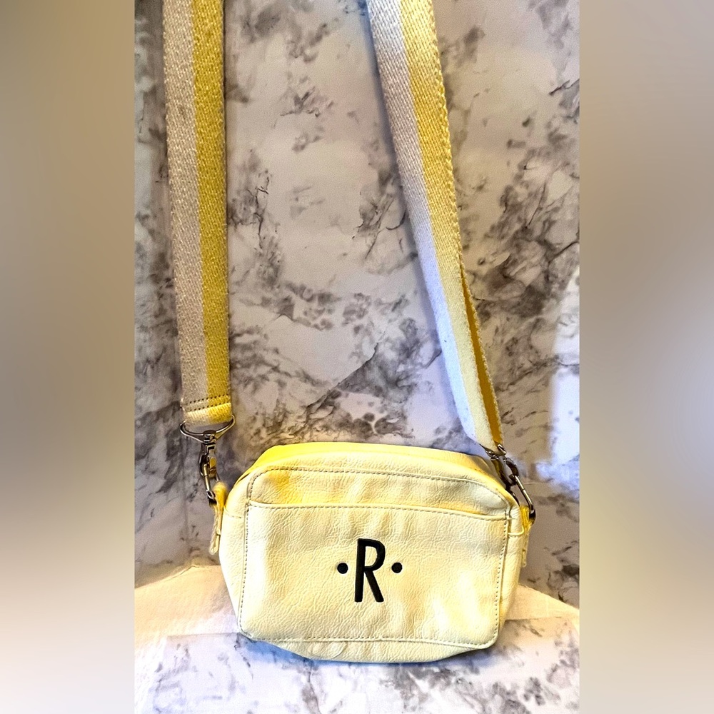 Thirty One Boutique Crossbody Purse in Butter Distressed Pebble